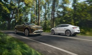 2 Škoda Enya auf Landstraße